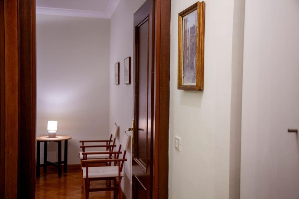 Apartamento Peaceful In Piazza Venezia's Alleys *